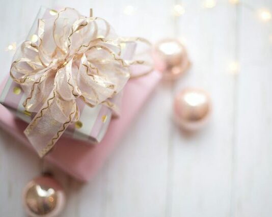 What to Give a Woman on Valentine’s Day